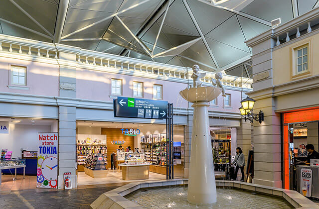 Hall de la terminal de llegadas del Aeropuerto Internacional Japan